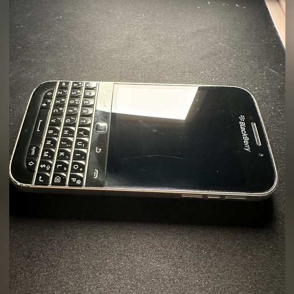 BlackBerry Classic (Bell) - Picture 3 of 6